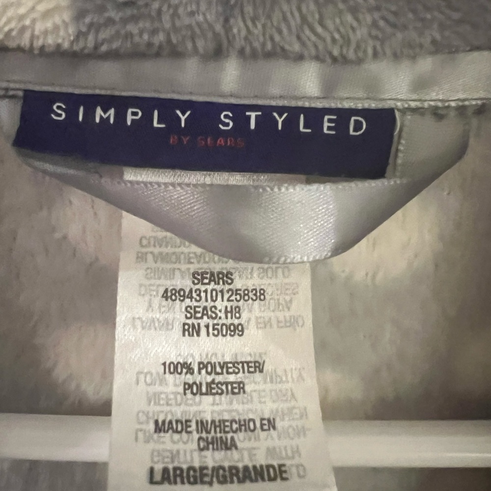 Simply Styled Plush Robe - Picture 3 of 5